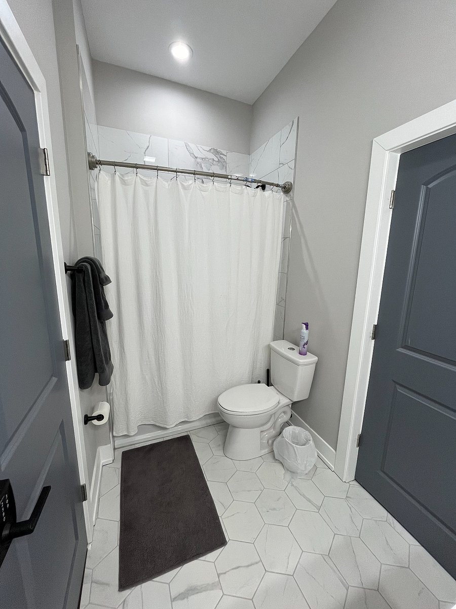 Private Bedroom 1: Ensuite bathroom