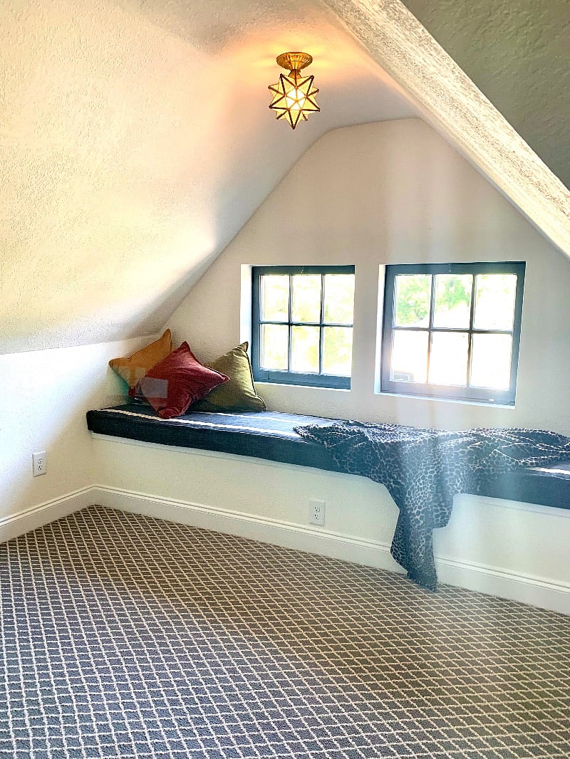 Cozy reading nook as well! 