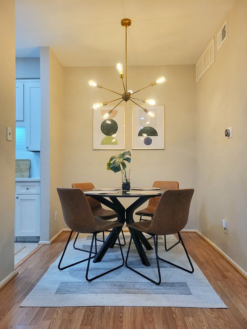 Enjoy your separate eating area adjacent to the kitchen!