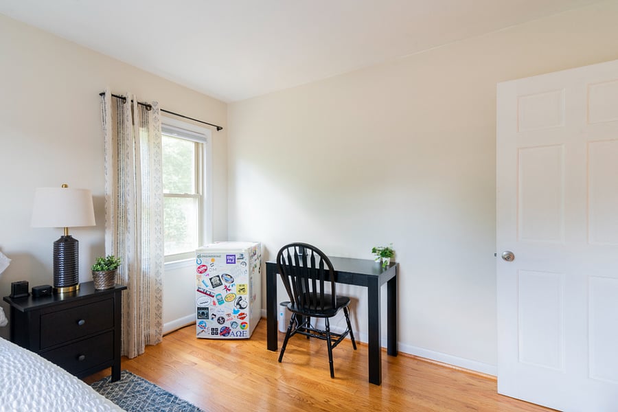 Queen Bedroom - no fridge included