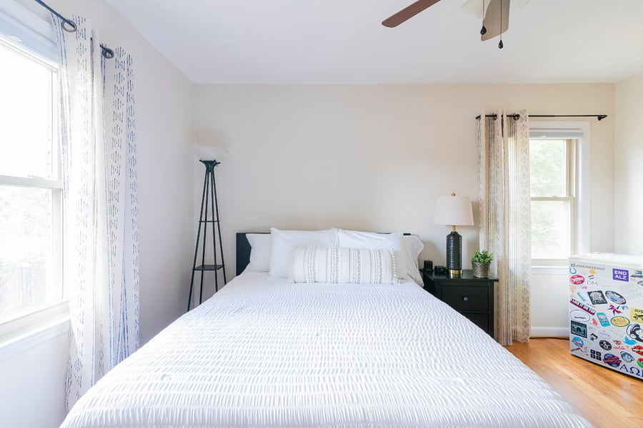 Queen Bedroom 