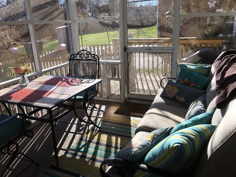 Shared screen porch, grill on deck.