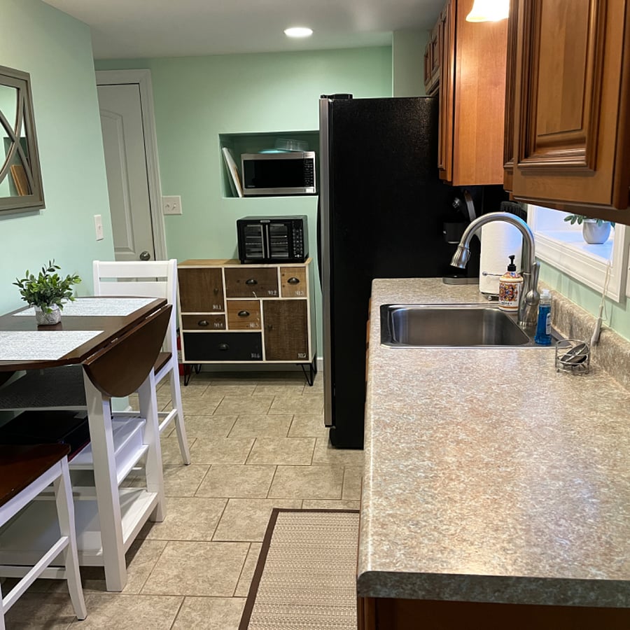 Kitchen table seats 4, combination regular, convection, air fryer, oven, 1300 watt microwave.