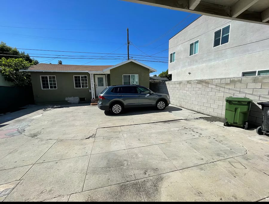 Neighbors' Unit on lot with long term tenants .. very kind.
