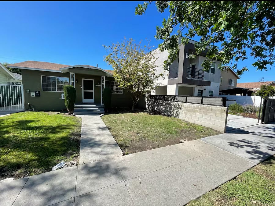 Pic of house before privacy fence was installed
