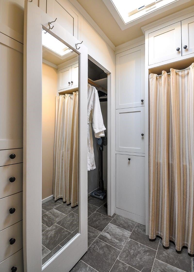 Closet/Washer & Dryer