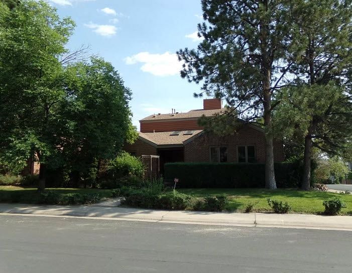 Private entrance studio apartment within beautiful home and safe neighborhood