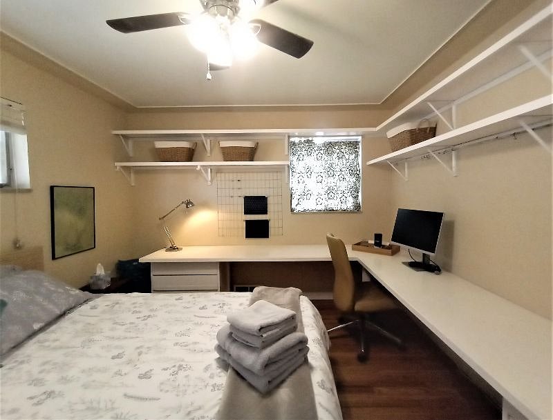 Bedroom 2: Office with monitor