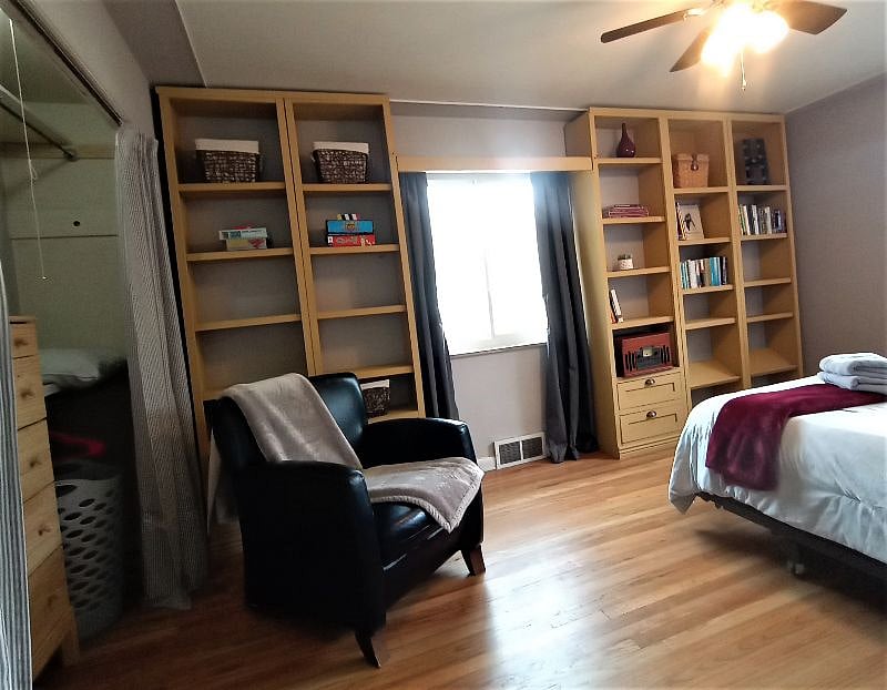 Bedroom 1: Books and Games