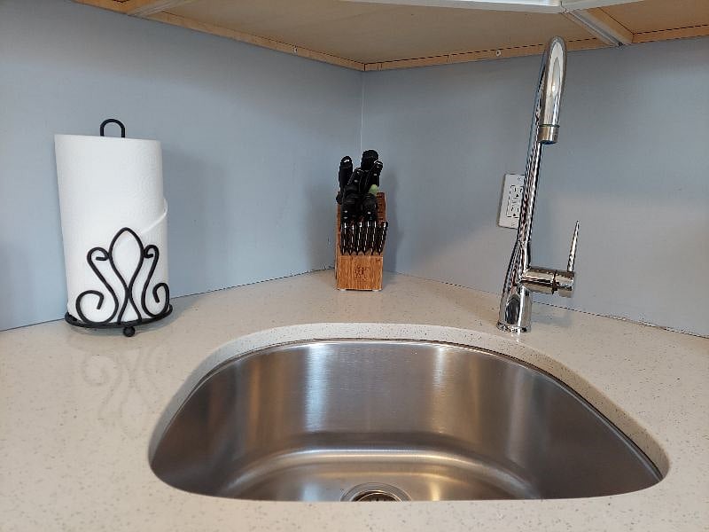 Cutlery/knives and plenty of paper towels