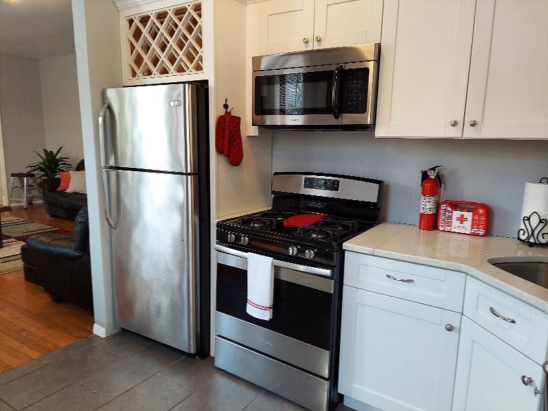 Stove/oven, and wine rack available for use