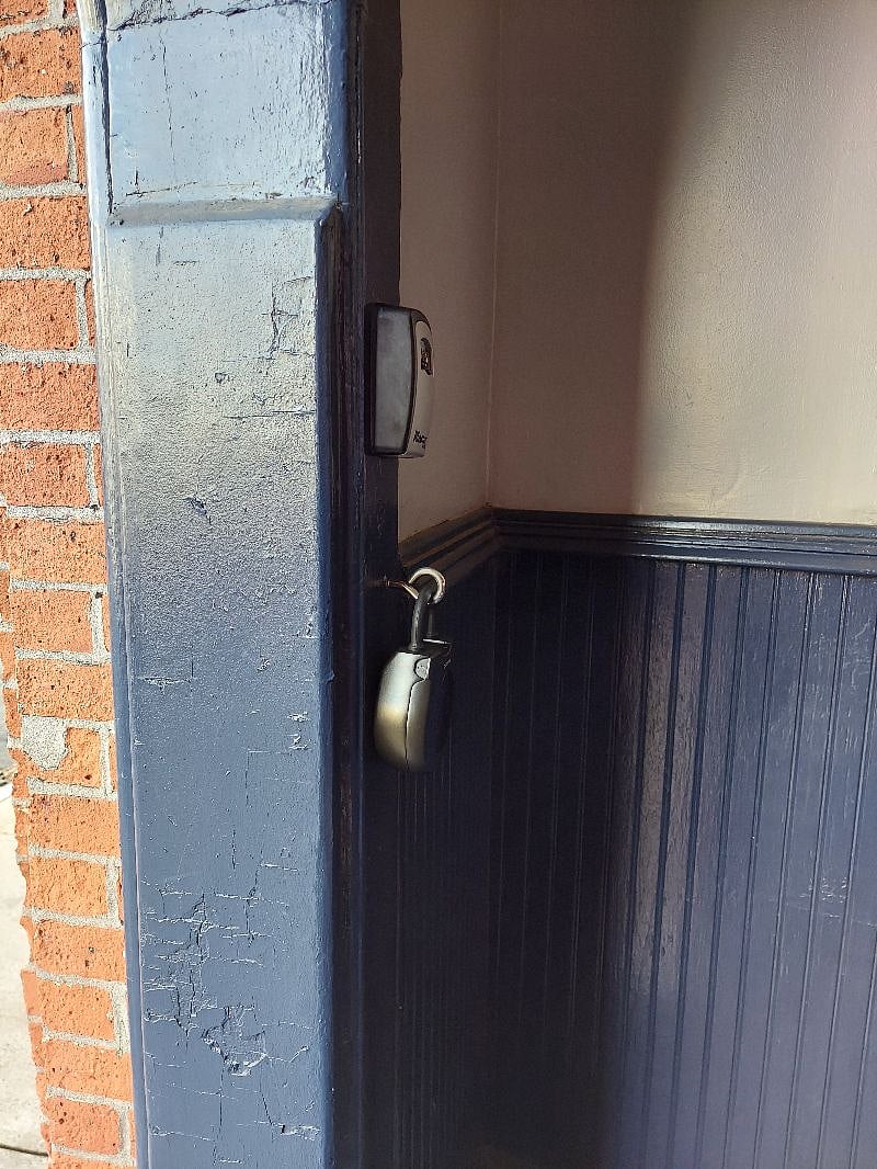 Smart E-Lockbox to the left on hook.
