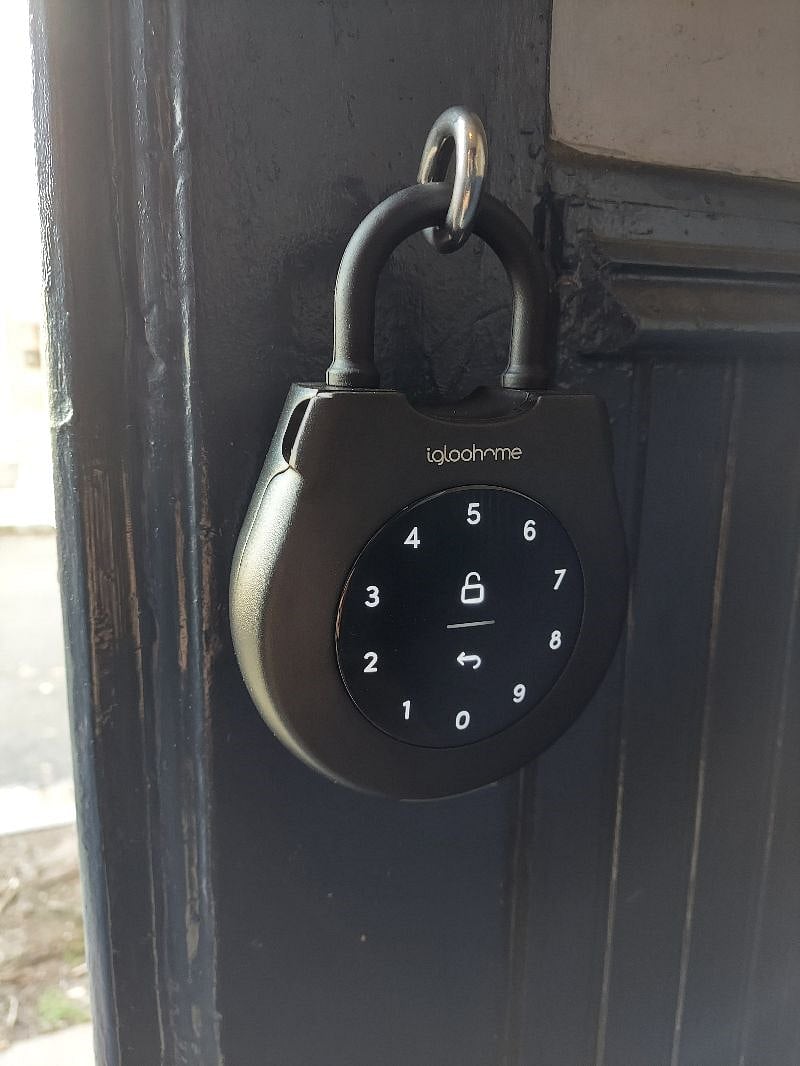 Smart E-Lockbox: close up of keypad