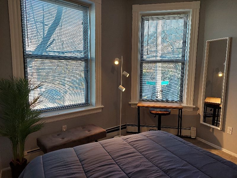 Second bedroom; super cozy setup