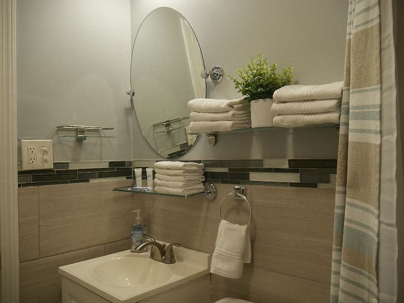 Full bathroom with all amenities (towels, washcloths, etc.)
