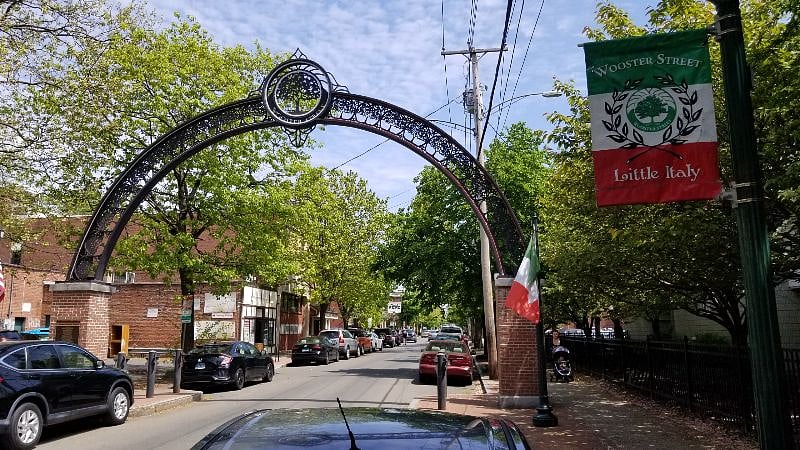 10-15 minute walk (5-minute drive) to Wooster Square!