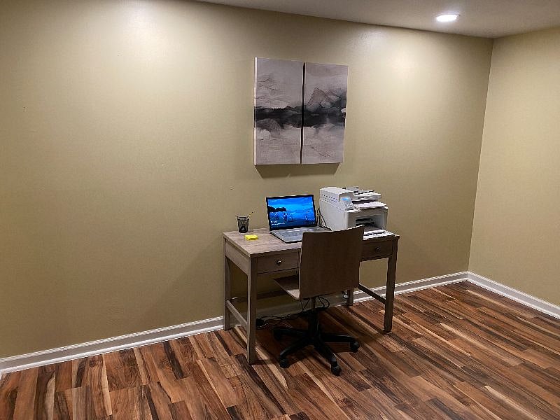 DESK AREA WITH COMPLIMENTARY BASIC LAPTOP AND PRINTER 