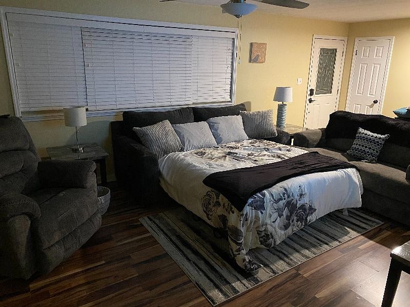 NIGHT VIEW LIVING ROOM SOFA BED