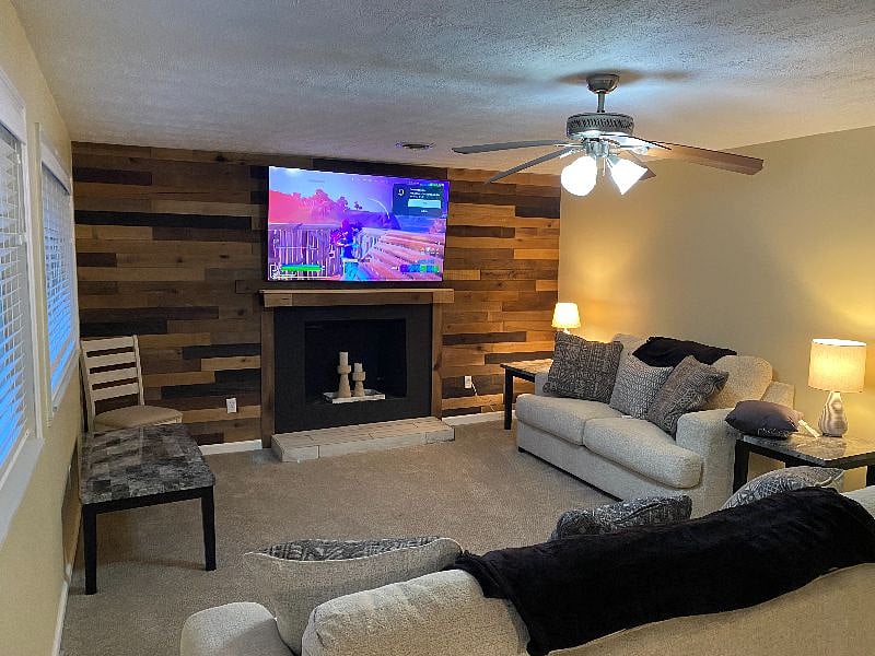 NIGHT VIEW FAMILY ROOM