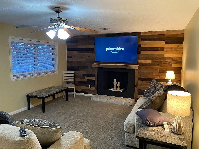 NIGHT VIEW FAMILY ROOM