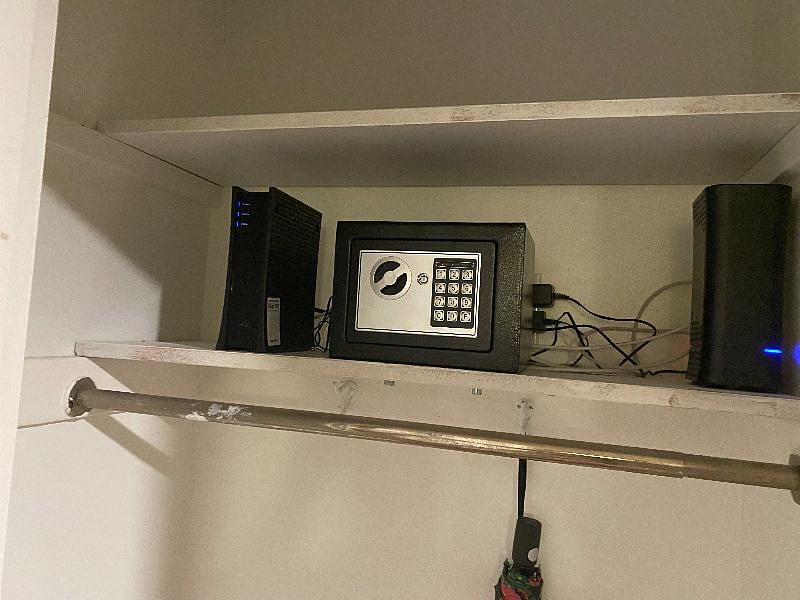 BUILTIN SAFE FOR SAFE KEEPING OF YOUR VALUABLES 