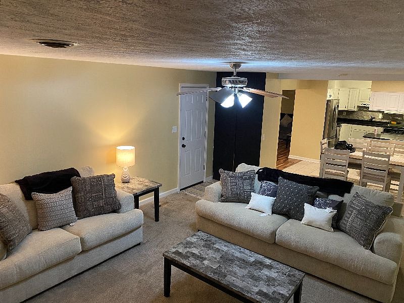 NIGHT VIEW FAMILY ROOM