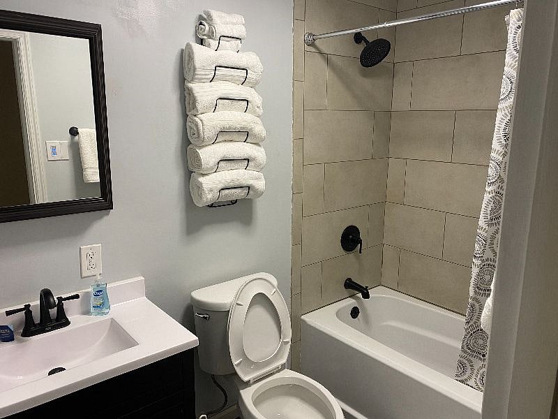 HALL FULL BATHROOM FULLY REMODELED FOR YOUR COMFORT
