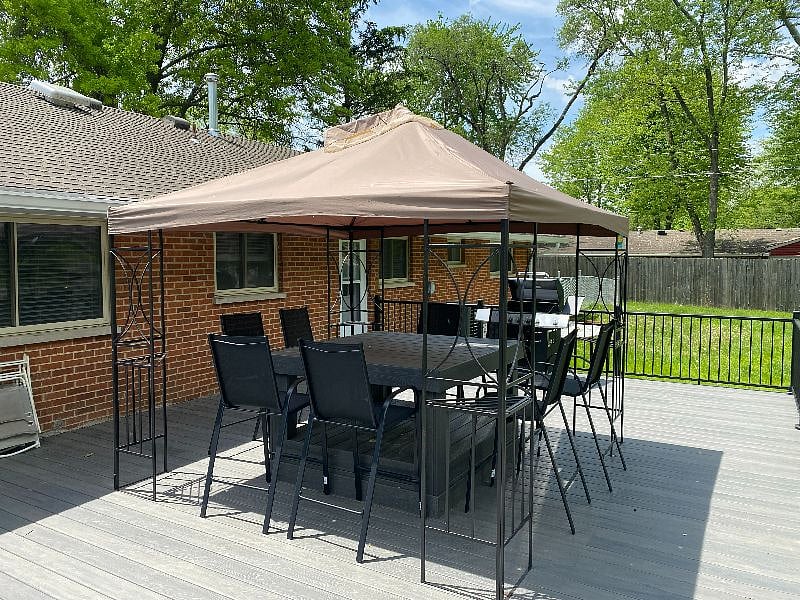 REAR DECK/CANOPY COVER SITS 8 COMFORTABLY, GAS GRILL FOR YOUR BBQ NIGHTS