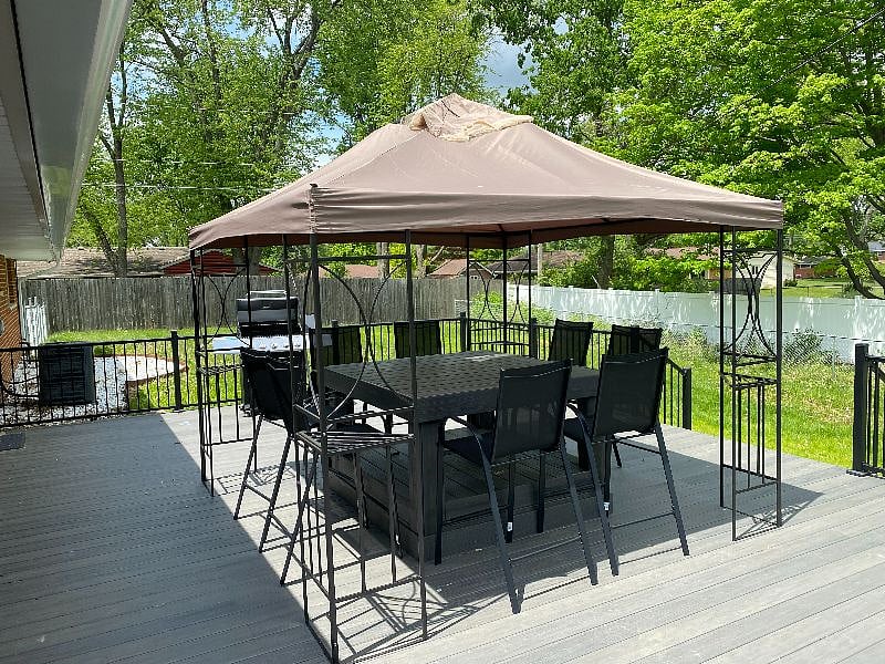 REAR DECK/CANOPY COVER SITS 8 COMFORTABLY, GAS GRILL FOR YOUR BBQ NIGHTS