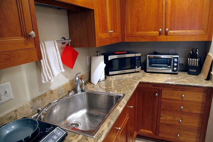 Convection/microwave oven and toaster oven