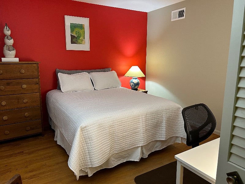 Additional bedroom #2 for rent for $1100.00 per month including utilities with shared hall bathroom. Room size: 11'-11" x 11'-9" - Photo #1 - Queen Bed