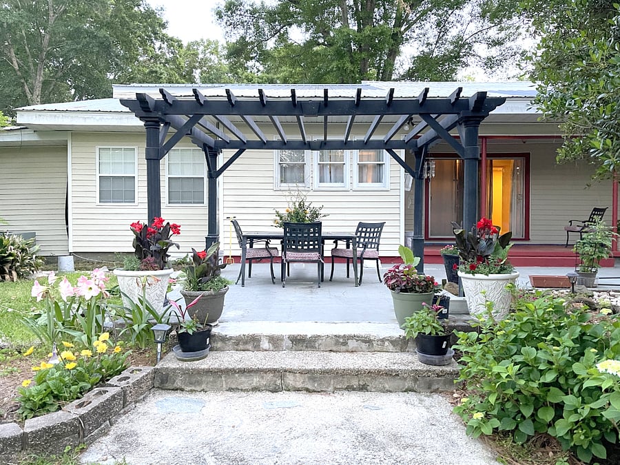 Front Patio area. Perfect for that early cup of coffee.