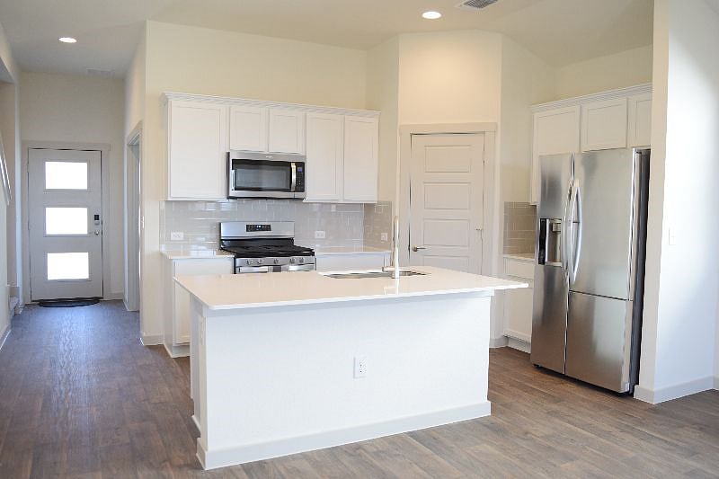 Furnished Finder property 343983_1 photo 2