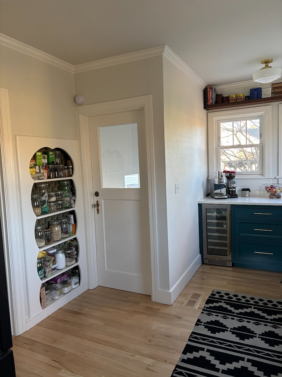Fully remodeled kitchen with top of the line appliances a couple years ago.