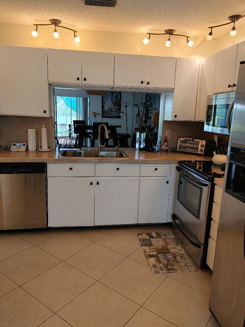 Furnished Finder property 344004_1 photo 18