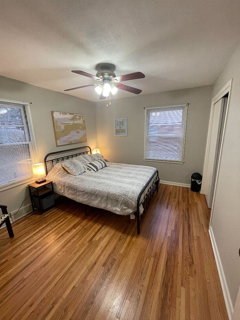 Second bedroom with queen bed