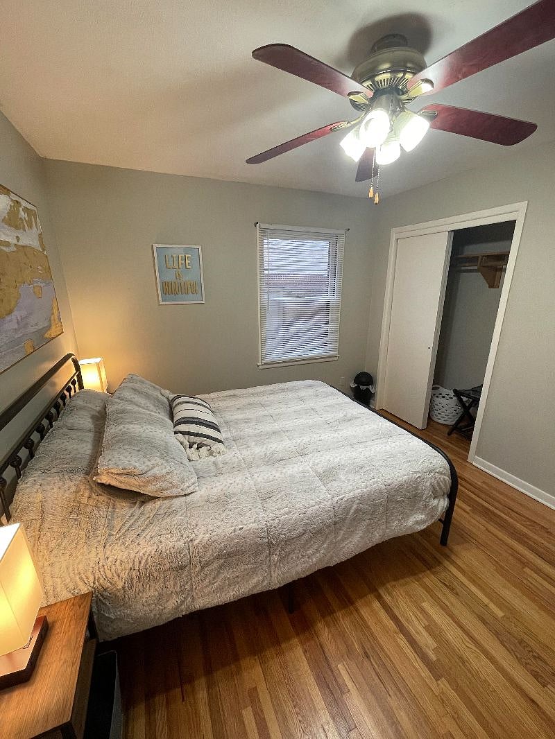 Second bedroom with queen bed