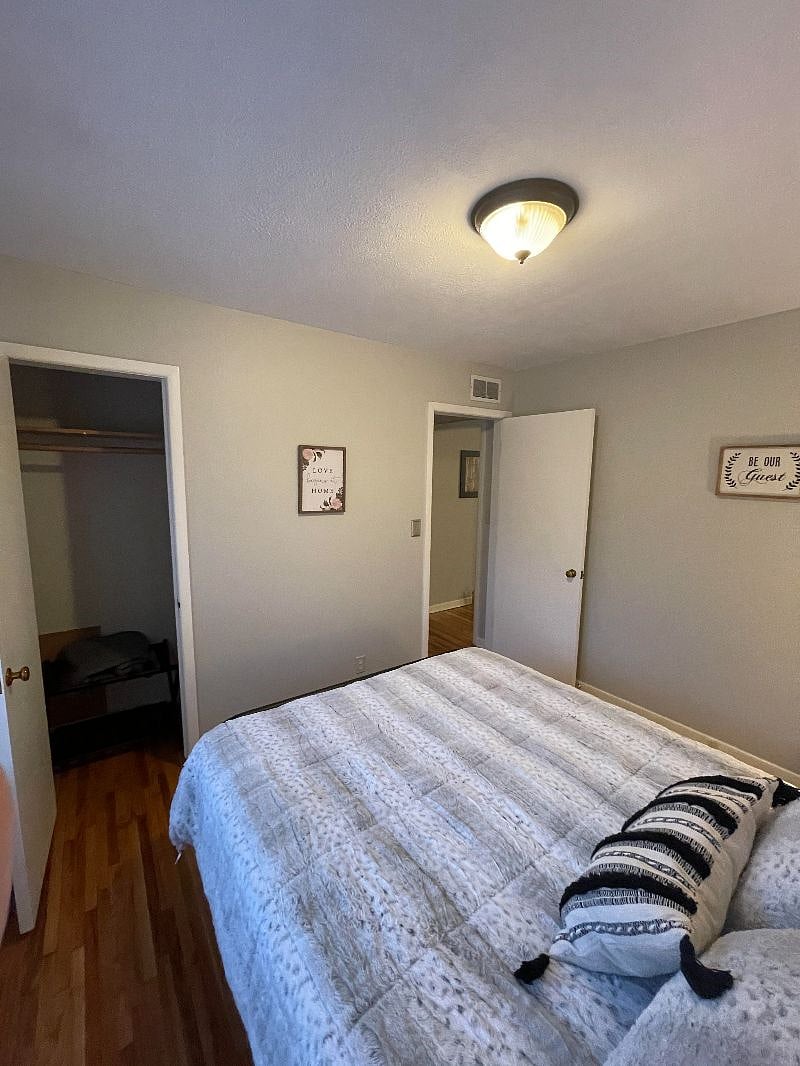 Third bedroom with queen bed