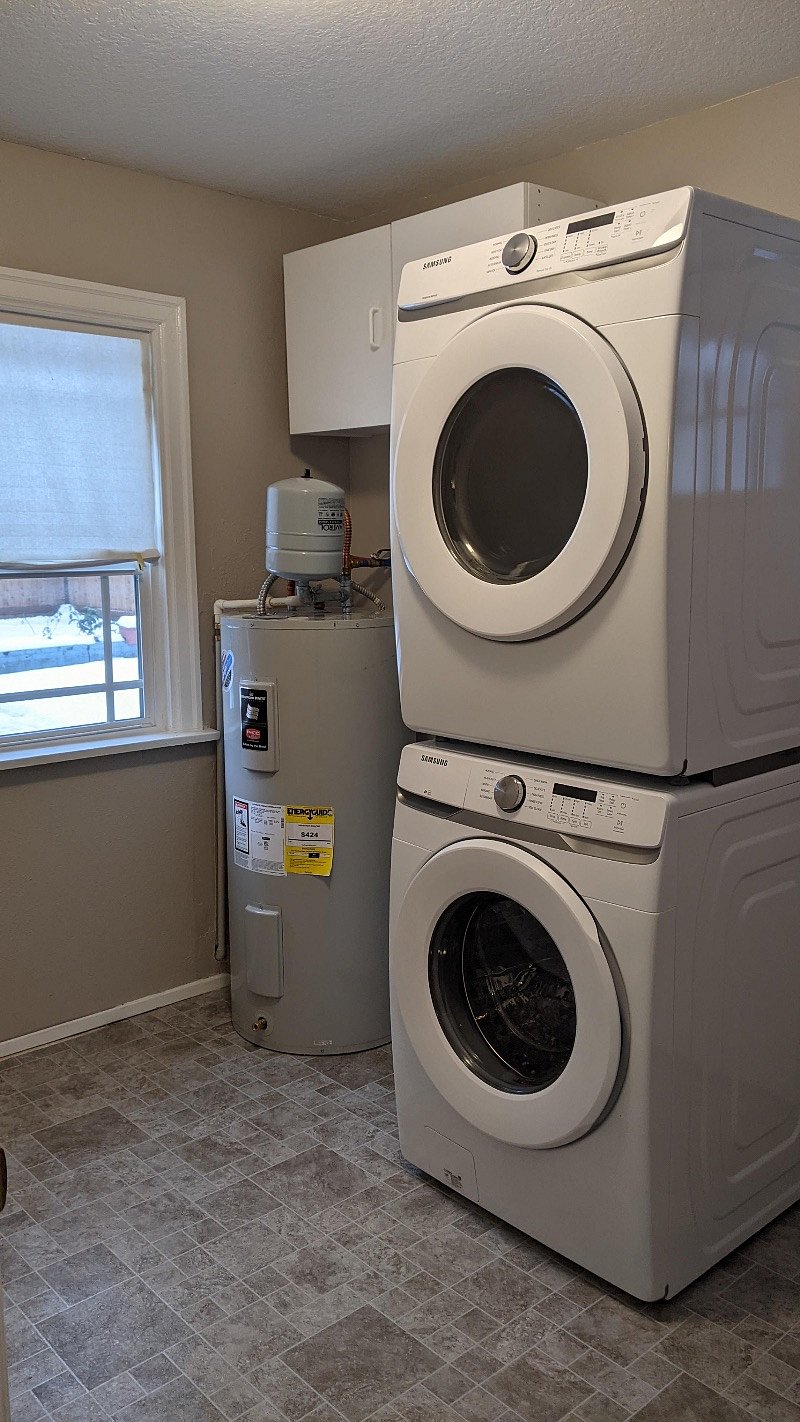 Washer/dryer new as of September 2021.