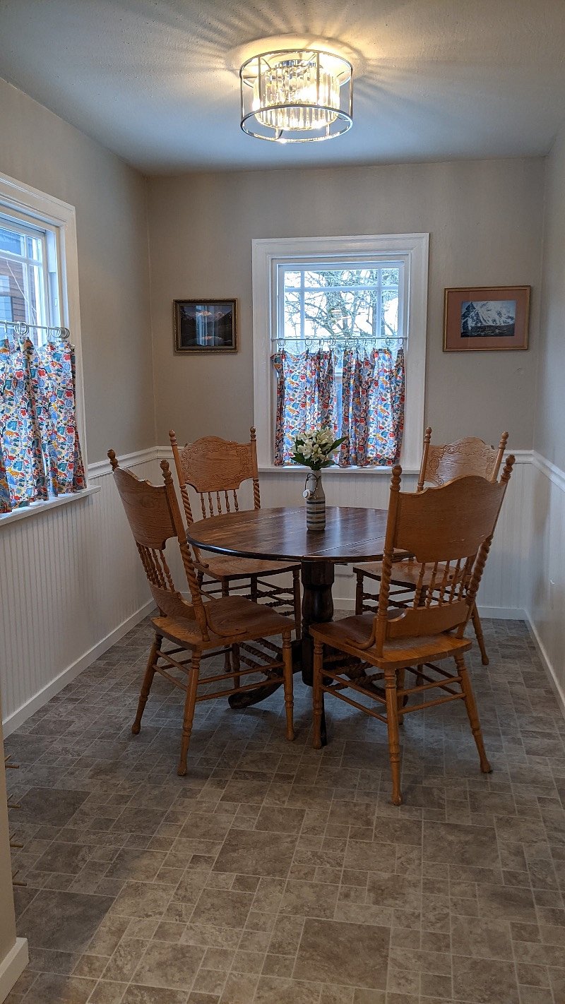 Dining room.