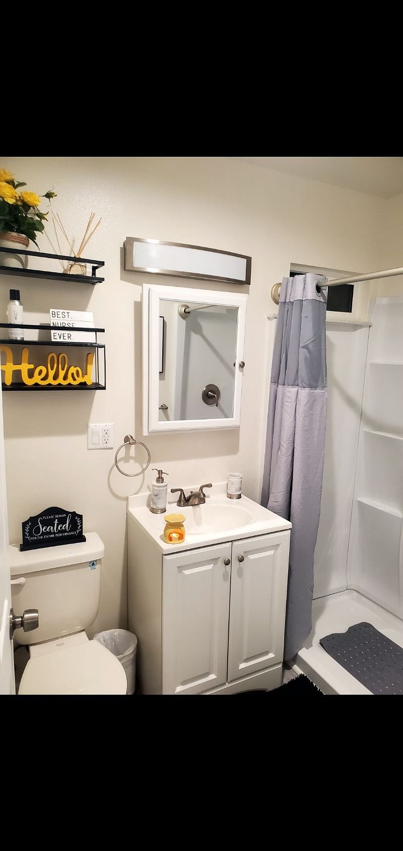 Bathroom.....No bathtub