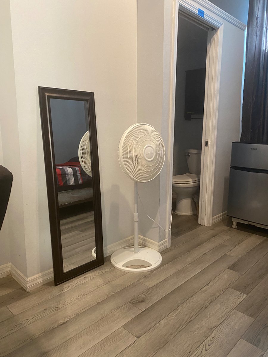 Full size mirror
Stand up fan