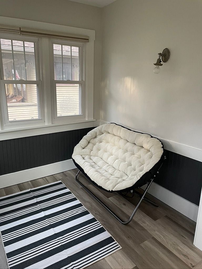 Front porch sitting area 2