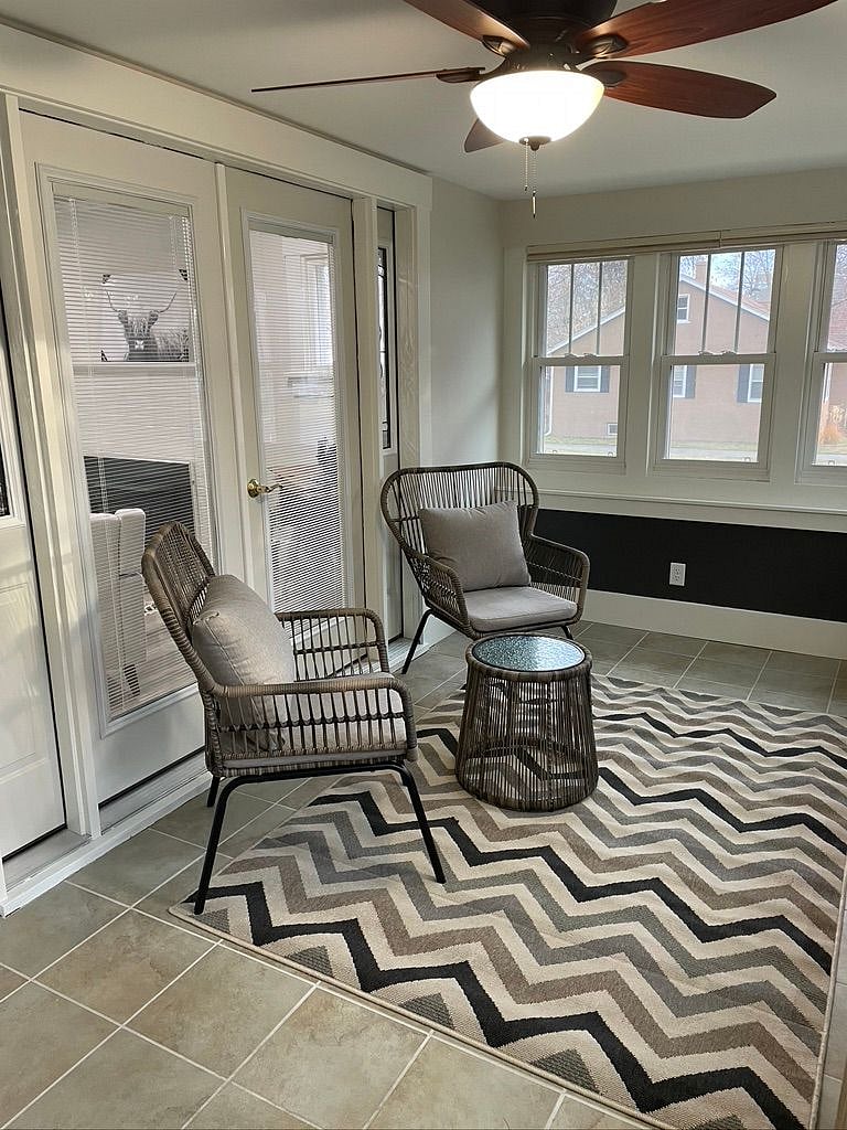 Front porch sitting area 1