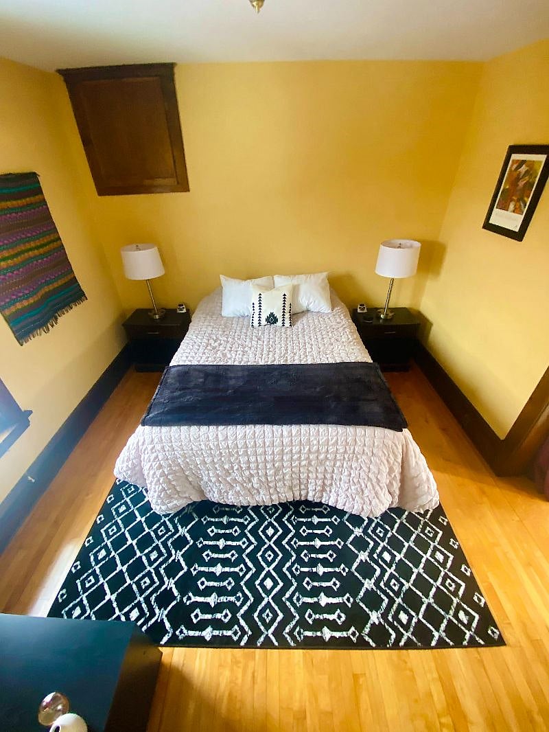 Queen bed, noise machine, heated mattress pad, and lamps with usb ports in middle bedroom