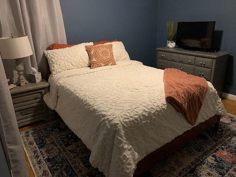 queen bed