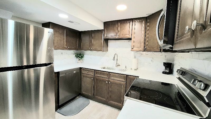 Private Mother-In-Law Suite: Full Kitchen