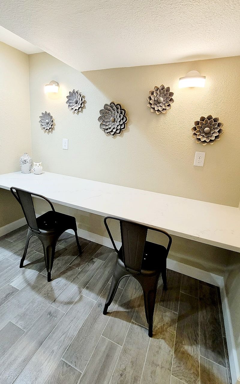 Private Mother-In-Law Suite: Workstation