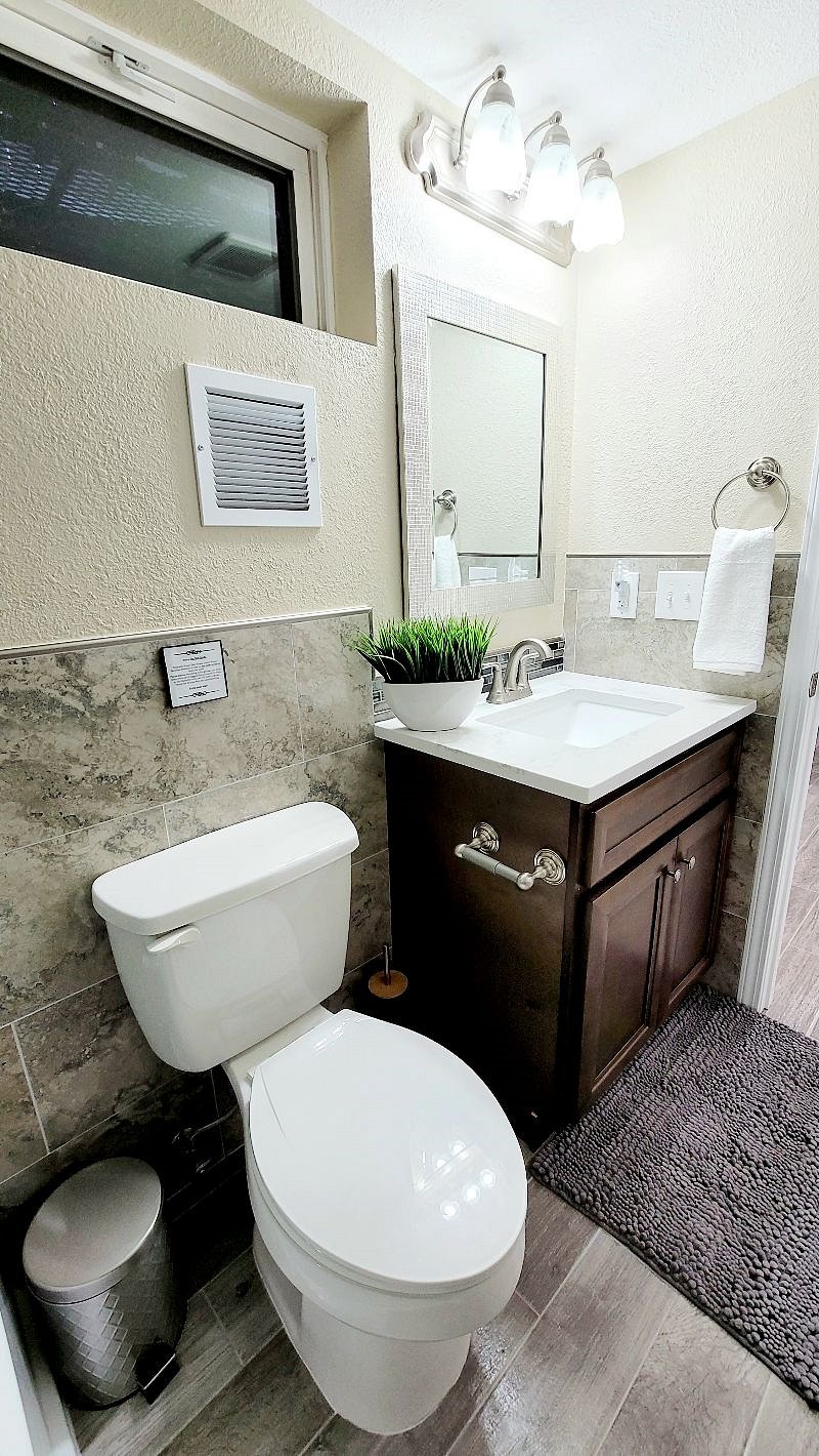 Private Mother-In-Law Suite: Full Bathroom
