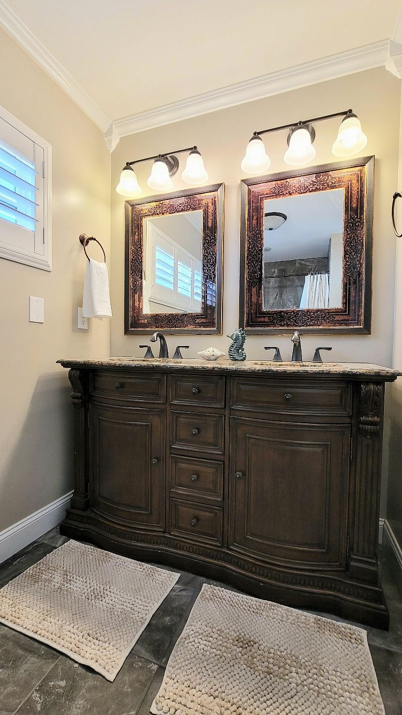 Private: Spacious Master Bedroom Duo Vanity Bathroom w/ jet tub